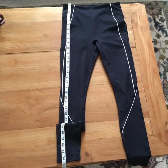 NWT Fabletics High Waisted Piped Black Leggings - Picture 6 of 6